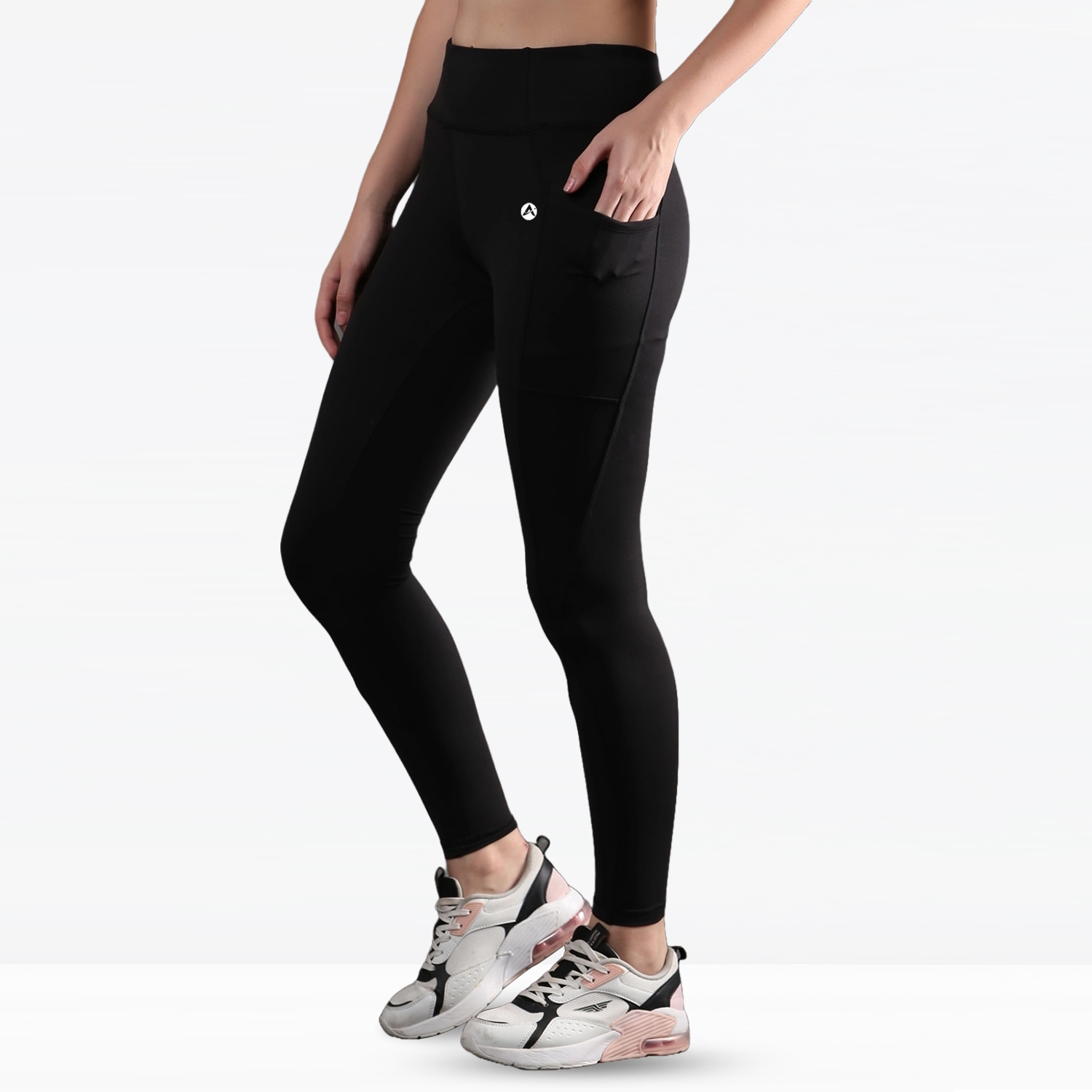 Gym Fitness Black Yoga Legging For Women With Side Pockets and Panel1