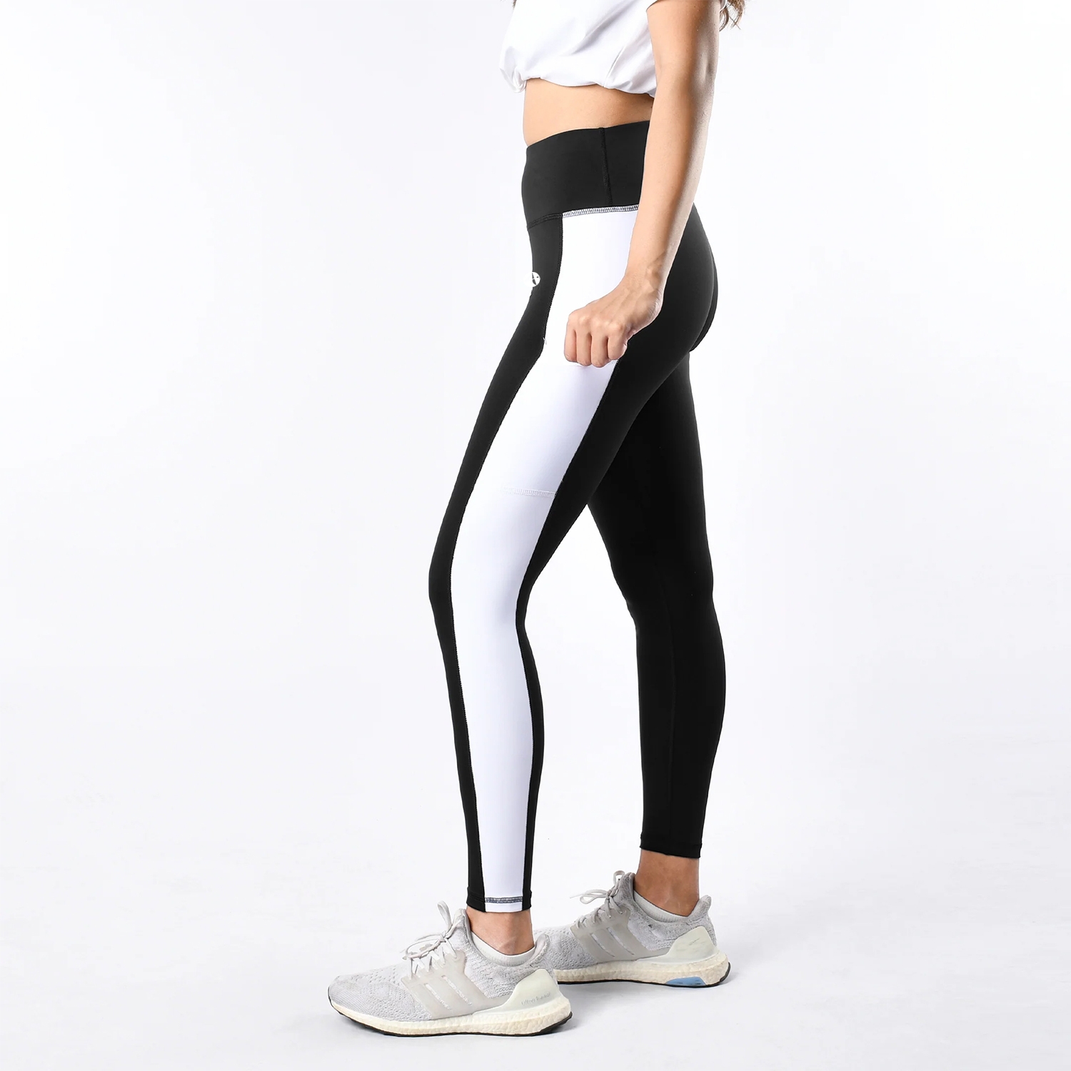 Women Gym Fitness Legging Black With White Side Panel and Mesh Pockets1